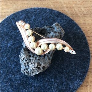 Vintage Rose Gold, Pearl and Rhinestone Brooch Pin